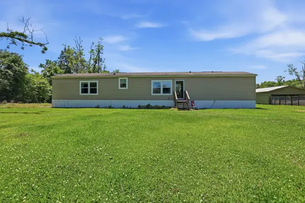 6125 Bayou Black Dr, Gibson, LA 70356