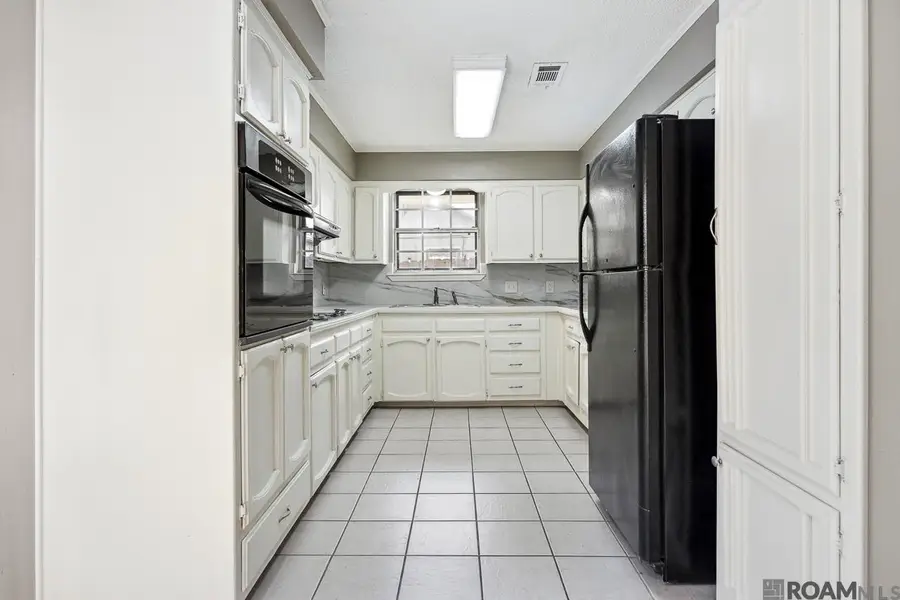 9853 Hawthorne Dr, Baton Rouge, LA 70809 - #2
