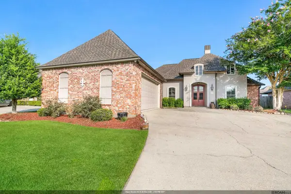 9040 Spring Grove Dr, Baton Rouge, LA 70809