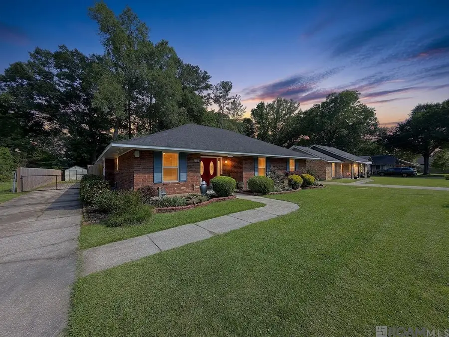 2420 Sherry St, Denham Springs, LA 70726 - #2