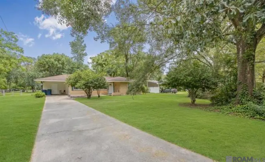 1542 N Woodcrest Ave, Denham Springs, LA 70726 - #2