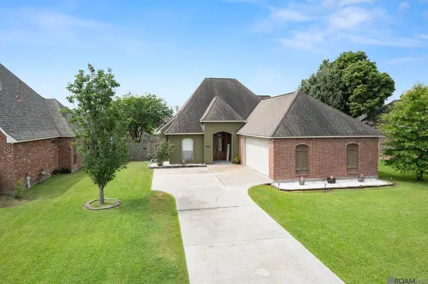 9050 Willow Point Dr, Denham Springs, LA 70726