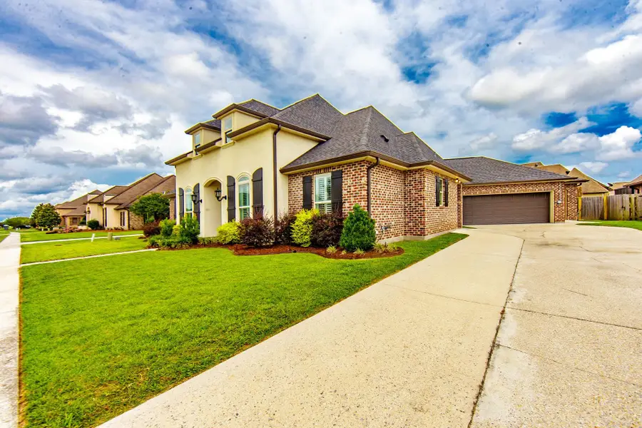 411 Sugar Highland Boulevard, Houma, LA 70360 - #2