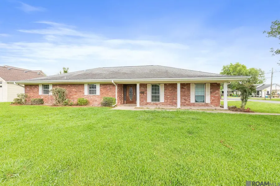 1413 St Charles St, Breaux Bridge, LA 70517 - #2