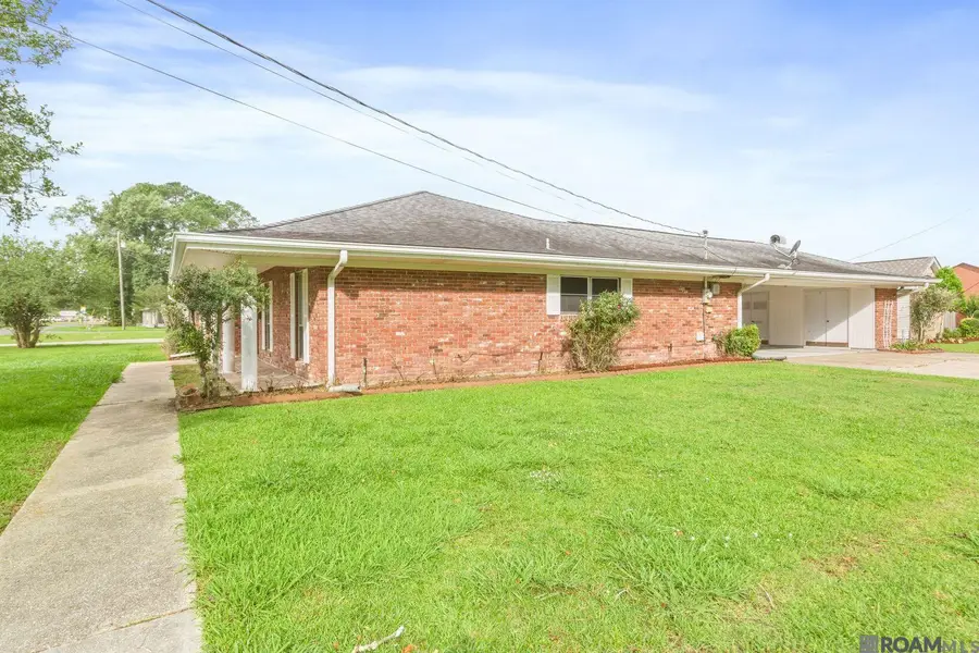 1413 St Charles St, Breaux Bridge, LA 70517 - #3