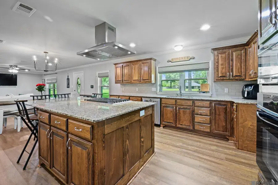 8716 James St, Denham Springs, LA 70726 - #2