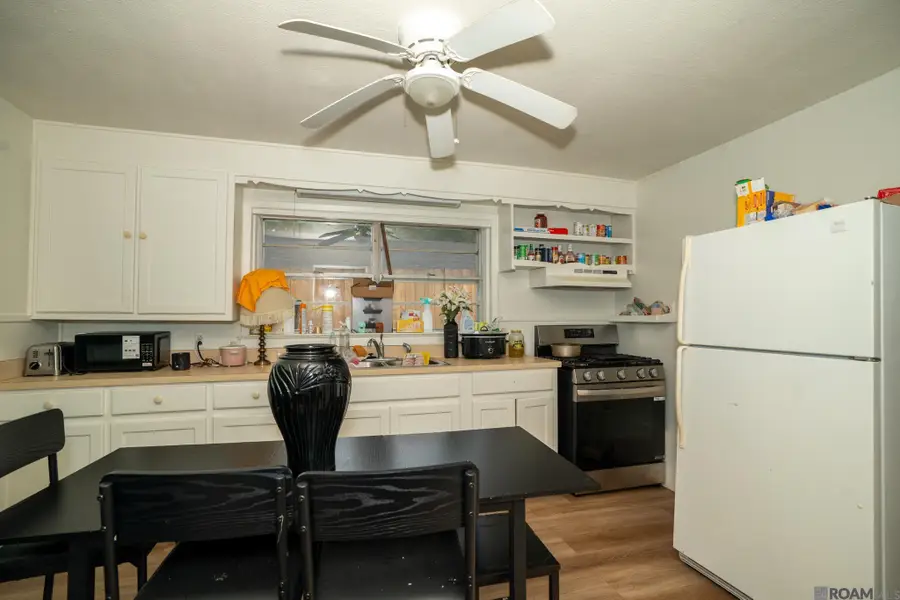 203 W Caroline St, Gonzales, LA 70737 - #2