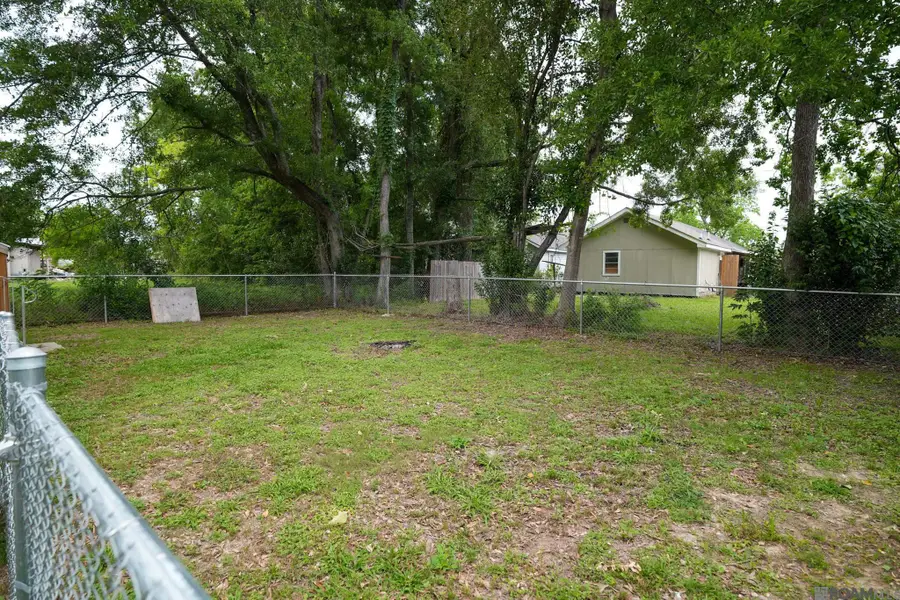 1216 N Willow Ave, Gonzales, LA 70737 - #2
