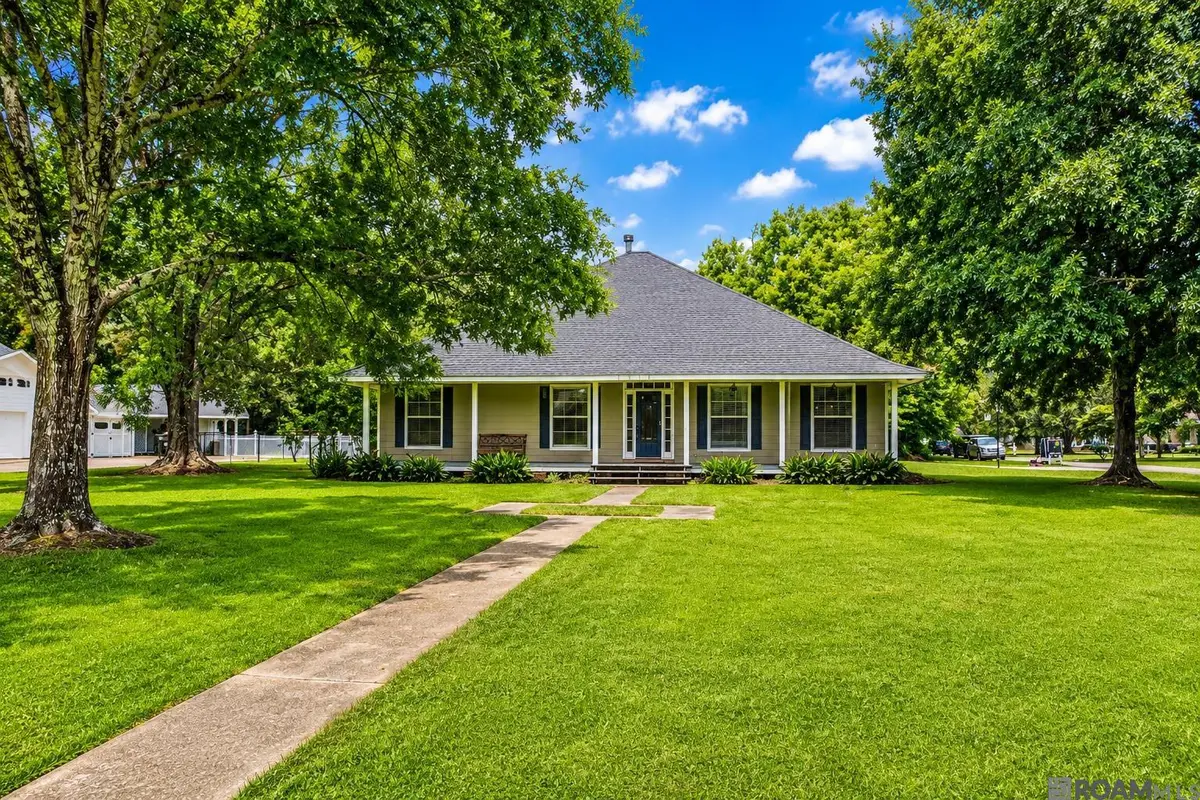 8232 Hermitage Dr, Denham Springs, LA 70726 - #1