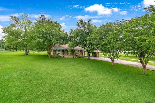 5519 Elm Grove Rd, Port Allen, LA 70767