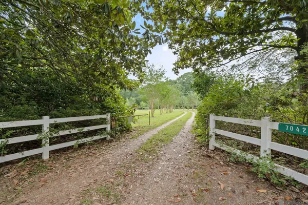 7042 Reed Rd, St Francisville, LA 70775