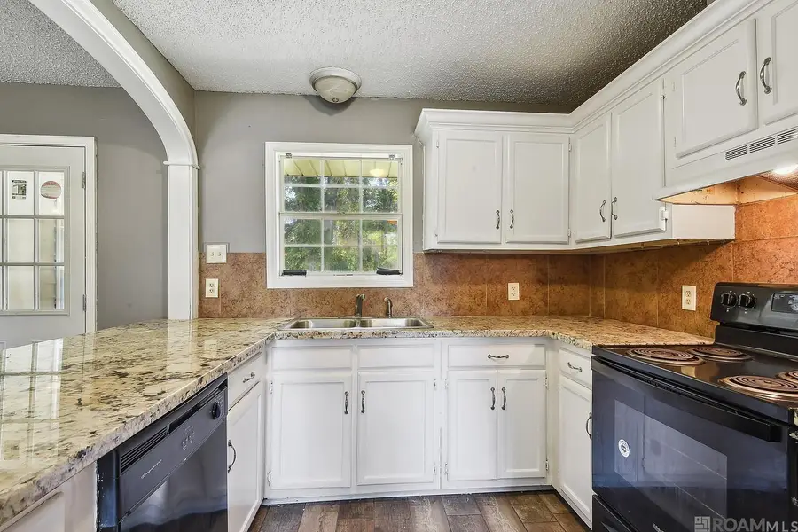 9040 Metairie Dr, Baton Rouge, LA 70810 - #3