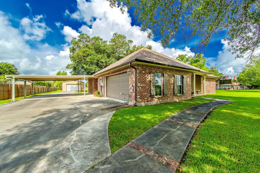 127 Horseshoe Rd, Schriever, LA 70395 - #2