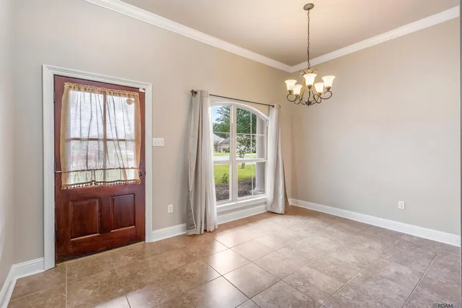 10184 Angela Dr, Denham Springs, LA 70706 - #2