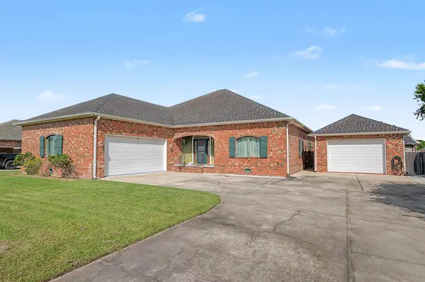 228 Lake Mechant Court, Houma, LA 70360