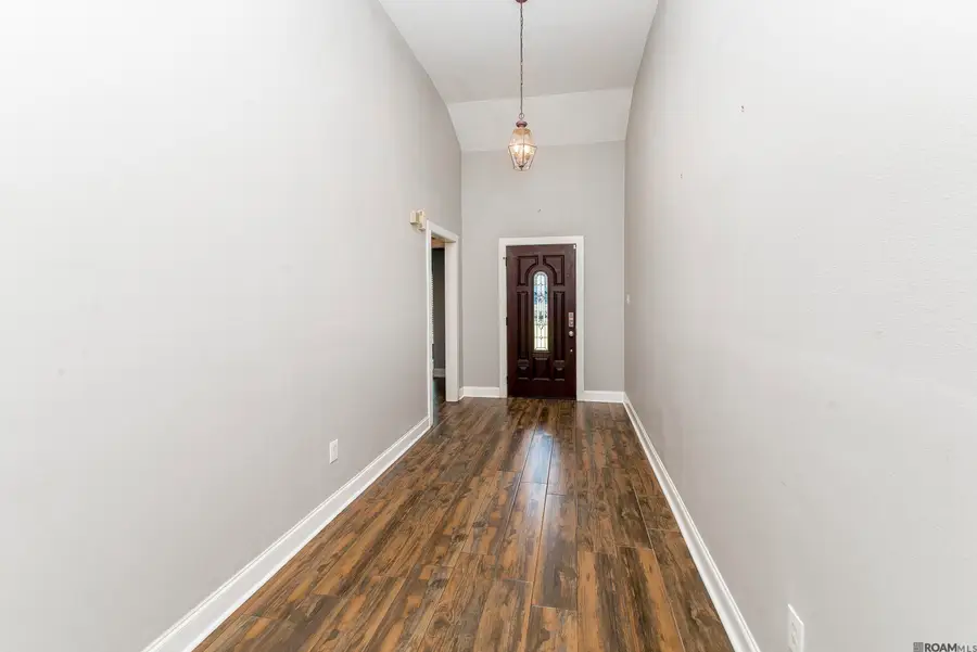 23621 S Southpoint Dr, Denham Springs, LA 70726 - #2