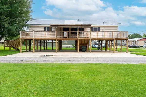208 Lynn St, Chauvin, LA 70344