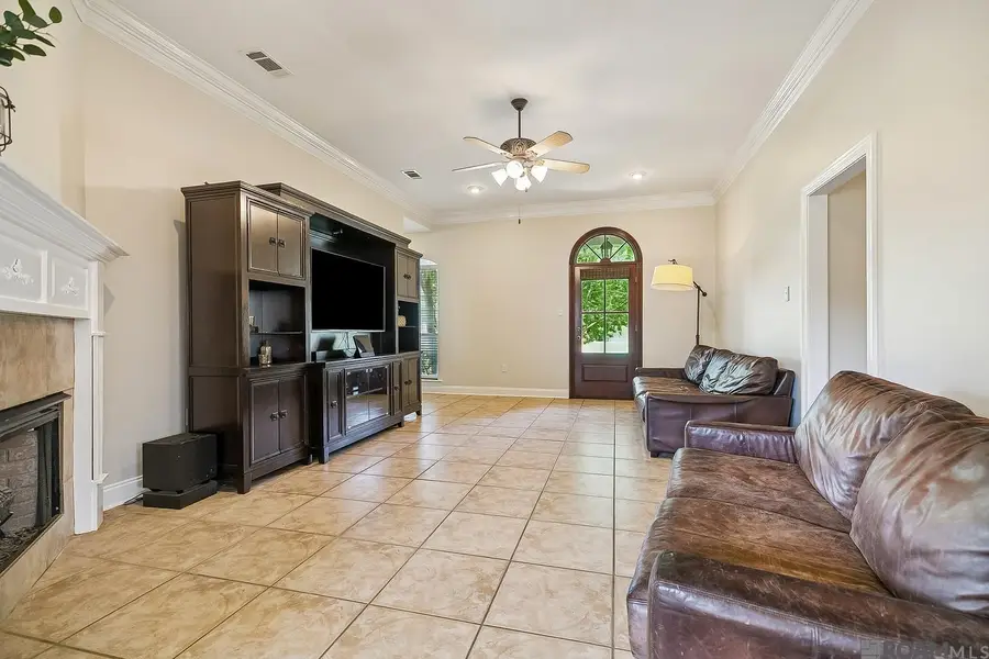 29259 Red Willow Dr, Denham Springs, LA 70726 - #2