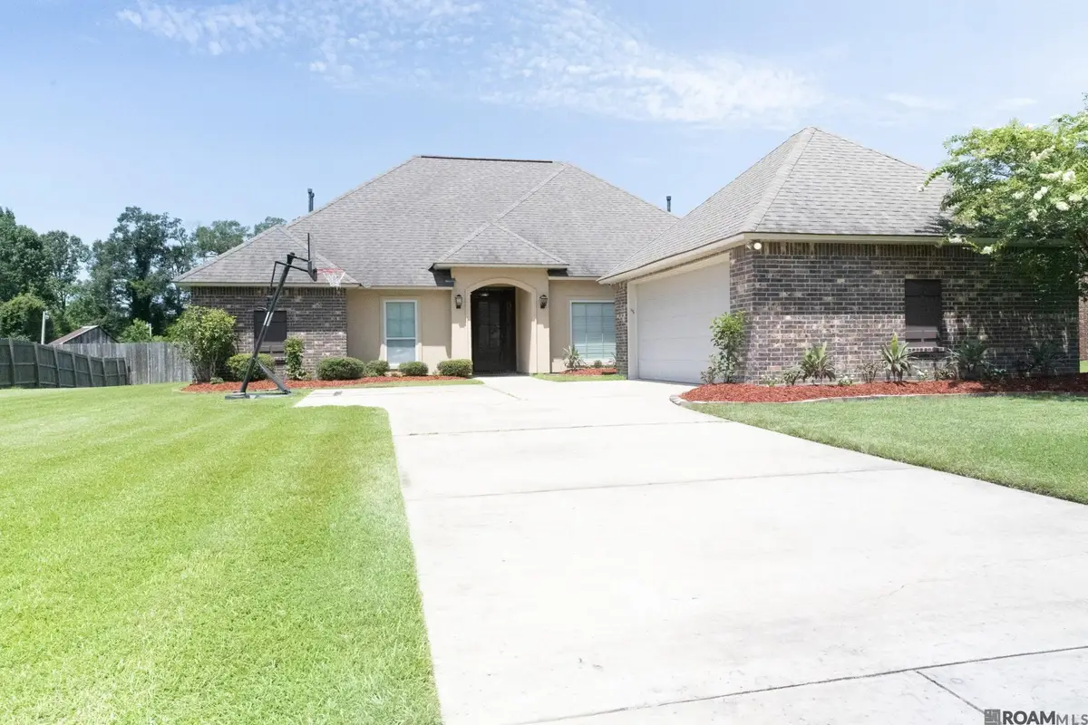 33941 Kingfisher St, Denham Springs, LA 70706 - #1