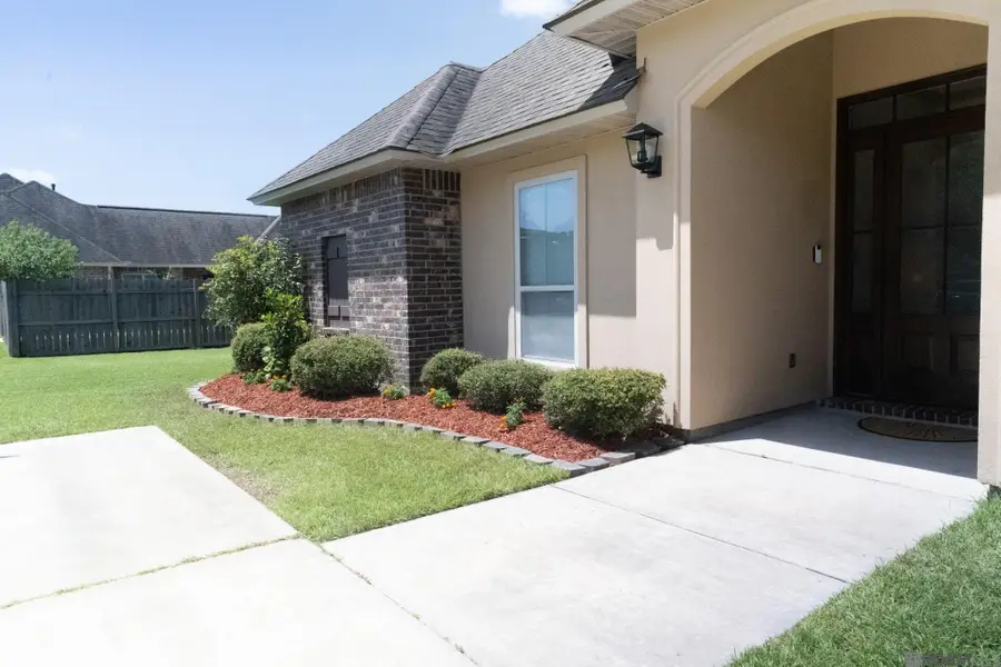 33941 Kingfisher St, Denham Springs, LA 70706 - #2