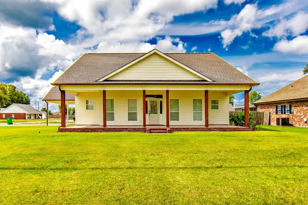 144 Seraphin Dr, Napoleonville, LA 70390