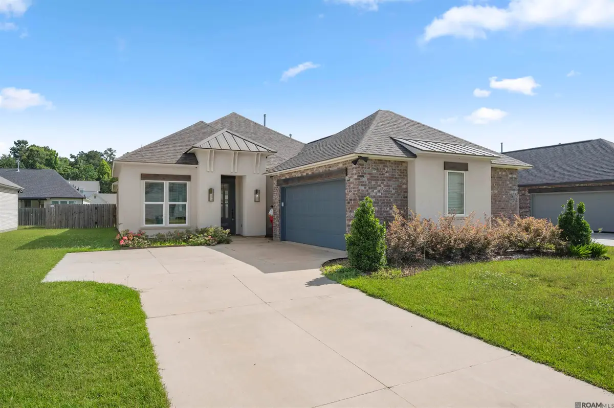 9587 S Creek Dr, Denham Springs, LA 70726 - #1
