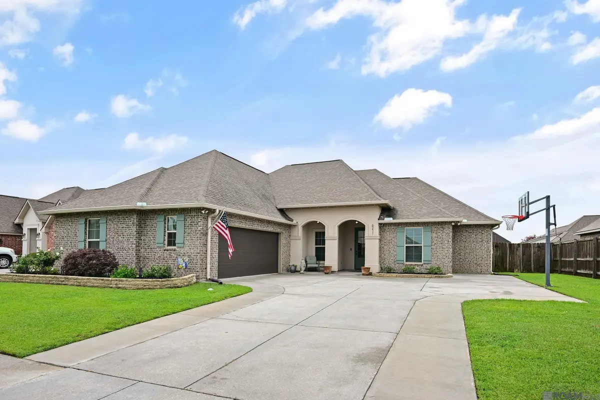 6211 Soaring Dr, Gonzales, LA 70737 - #1