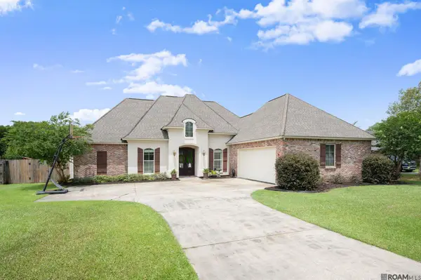 32953 Fox Run Dr, Walker, LA 70785