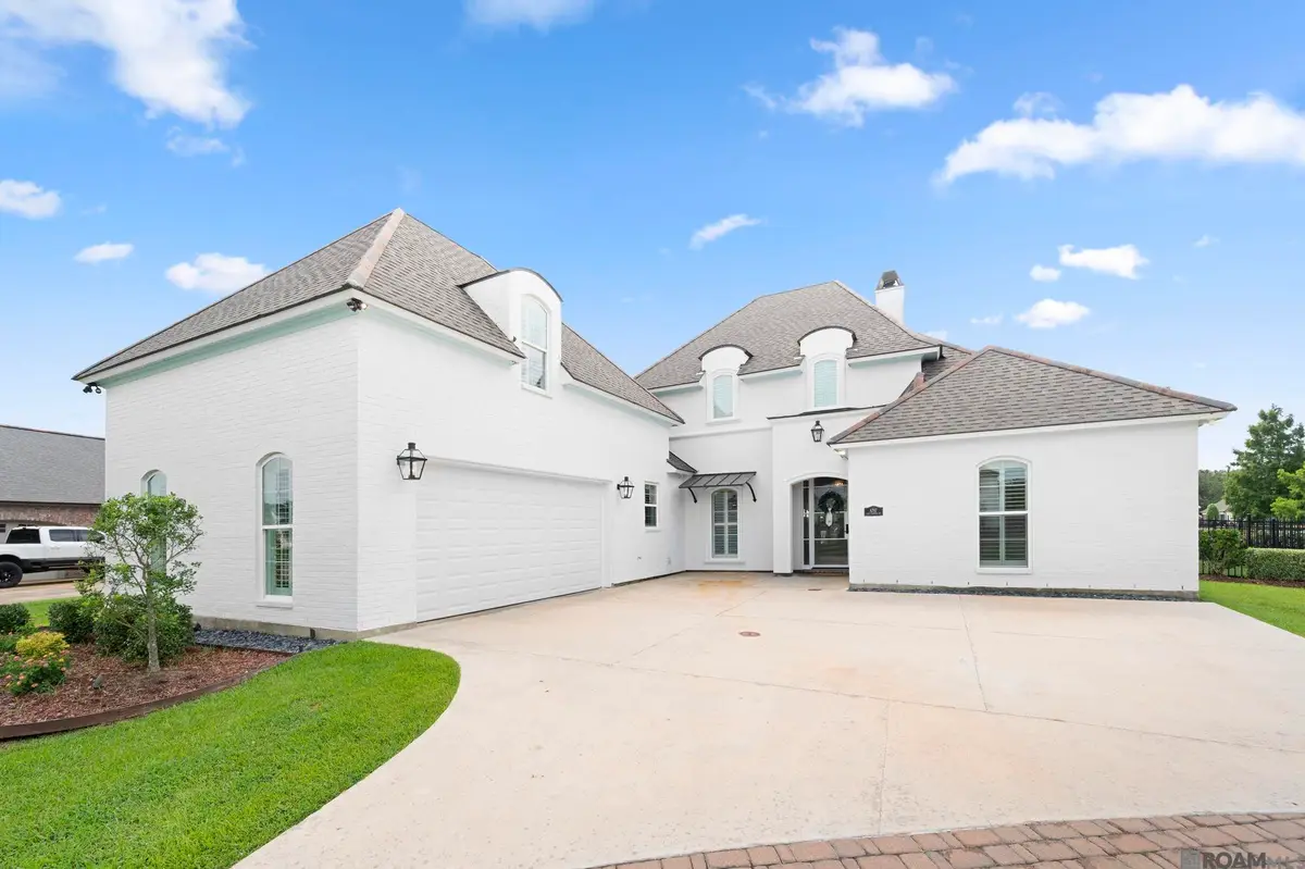 8787 Lake Carriage Dr, Baton Rouge, LA 70817 - #1