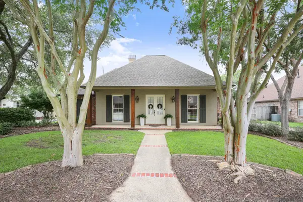 10121 Oakline Dr, Saint George, LA 70809