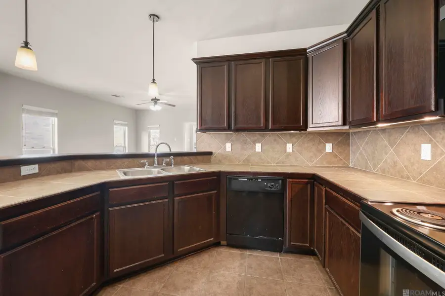 6742 Silver Springs Dr, Greenwell Springs, LA 70739 - #3