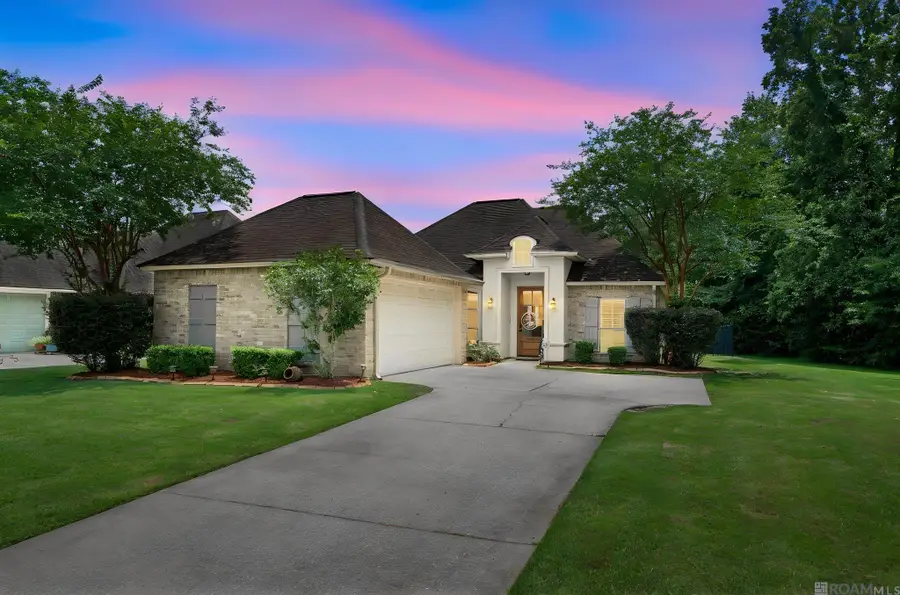 9360 Rustic Rose Dr, Denham Springs, LA 70726 - #2