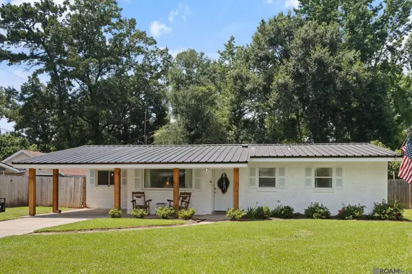 5285 Pine St, St Francisville, LA 70775