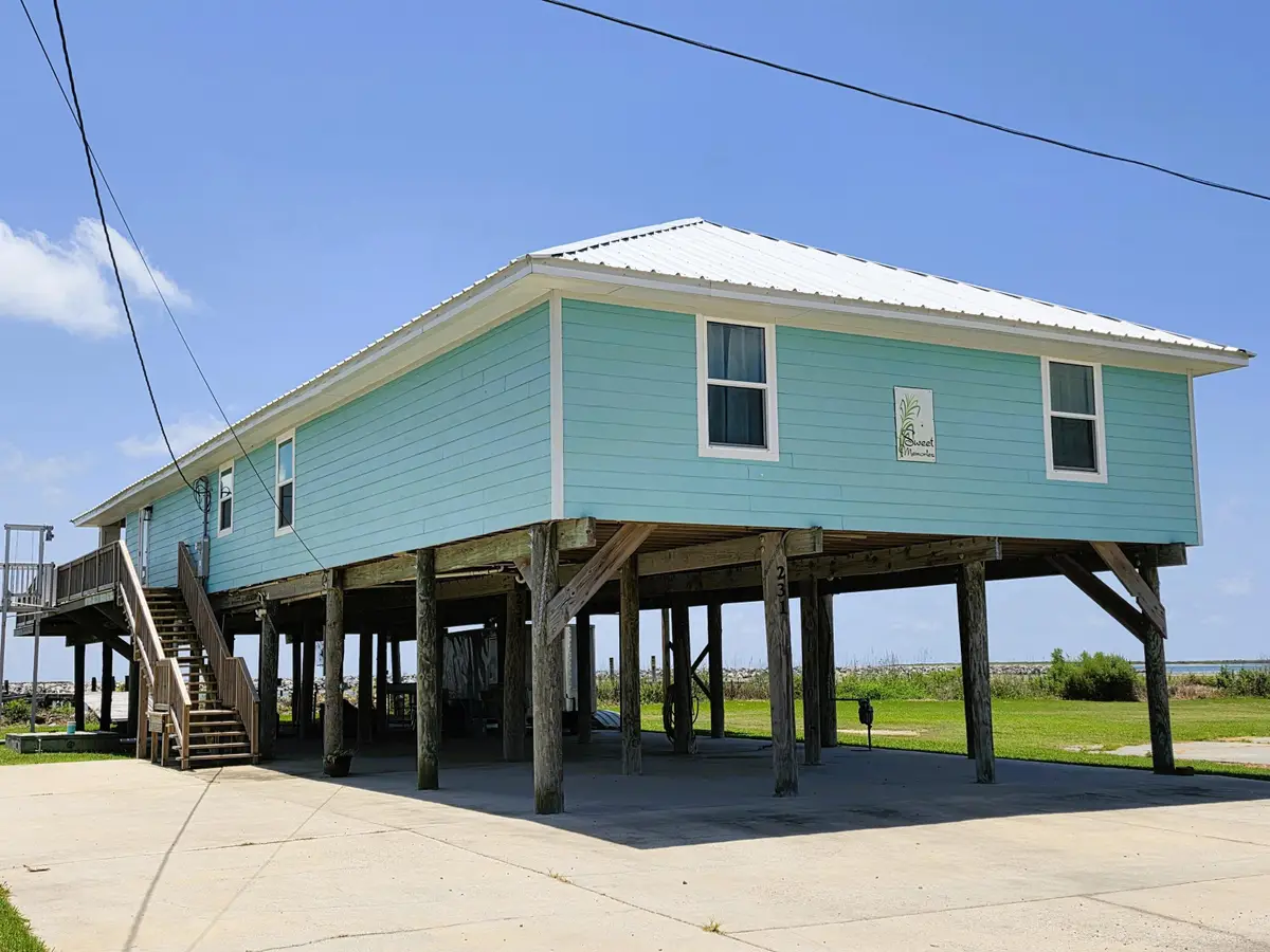 231 W Central Ave, Grand Isle, LA 70358 - #1
