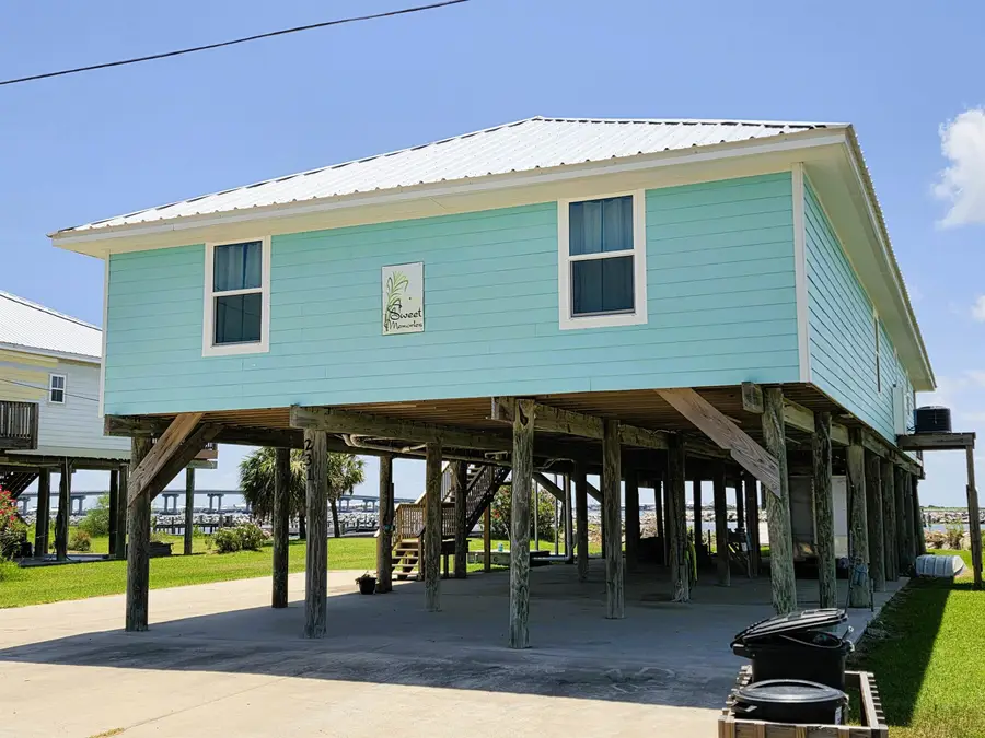 231 W Central Ave, Grand Isle, LA 70358 - #2