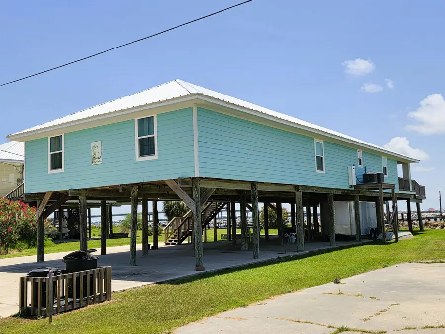 231 W Central Ave, Grand Isle, LA 70358 - #3