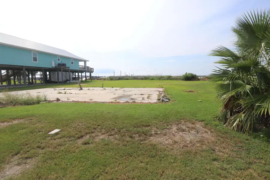 237 West Central Avenue, Grand Isle, LA 70358 - #3