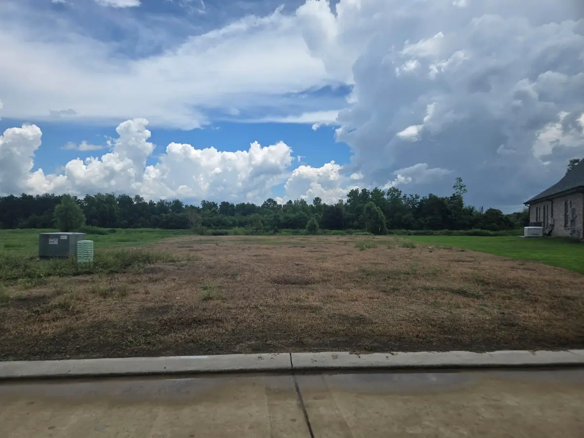 220 Newsom Dr, Houma, LA 70360 - #1