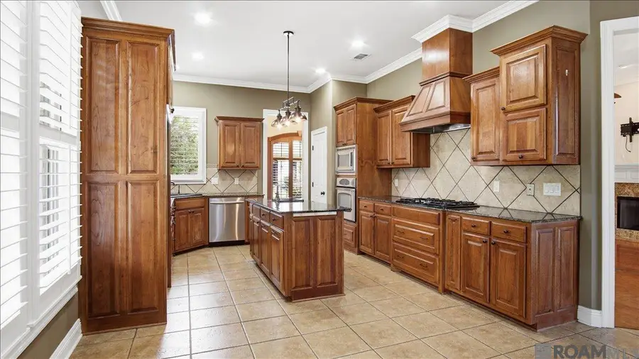 9130 Homestead Dr, Baton Rouge, LA 70817 - #2