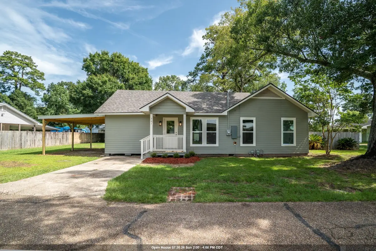 301 Leslie St, Denham Springs, LA 70726 - #1