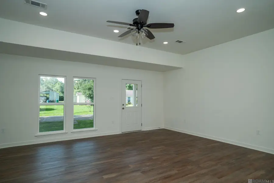 301 Leslie St, Denham Springs, LA 70726 - #2