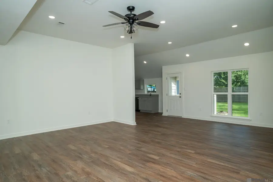 301 Leslie St, Denham Springs, LA 70726 - #3