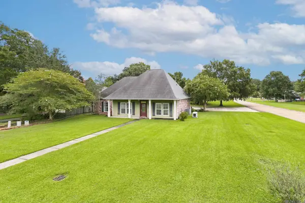 33876 Cypress Bluff Dr, Denham Springs, LA 70706
