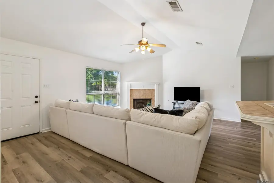 10930 Woodhaven Dr, Denham Springs, LA 70726 - #3