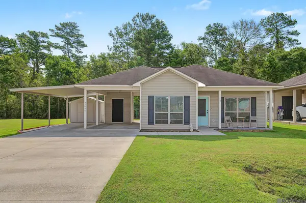 32430 Creek Pointe Dr, Denham Springs, LA 70726