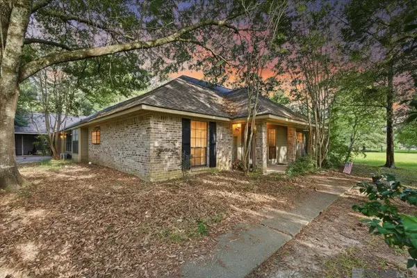 17022 Weyanoke Dr, Zachary, LA 70791