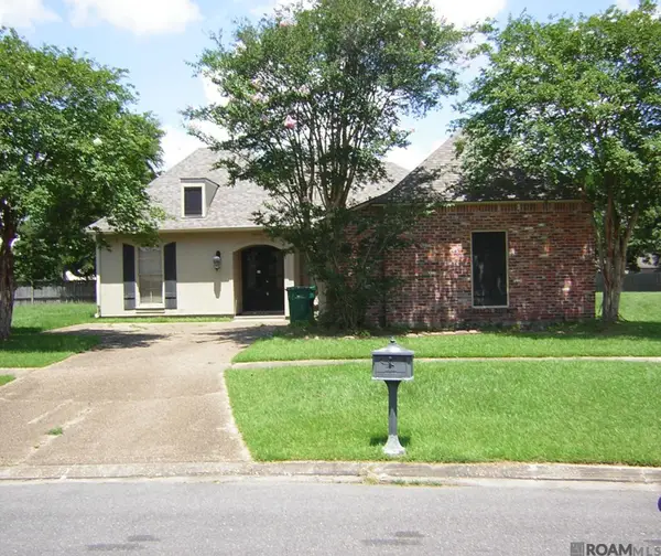 4063 Water Oak Dr, Zachary, LA 70791