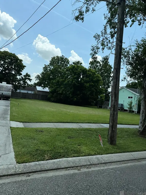 1444 Pressburg St, New Orleans, LA 70122