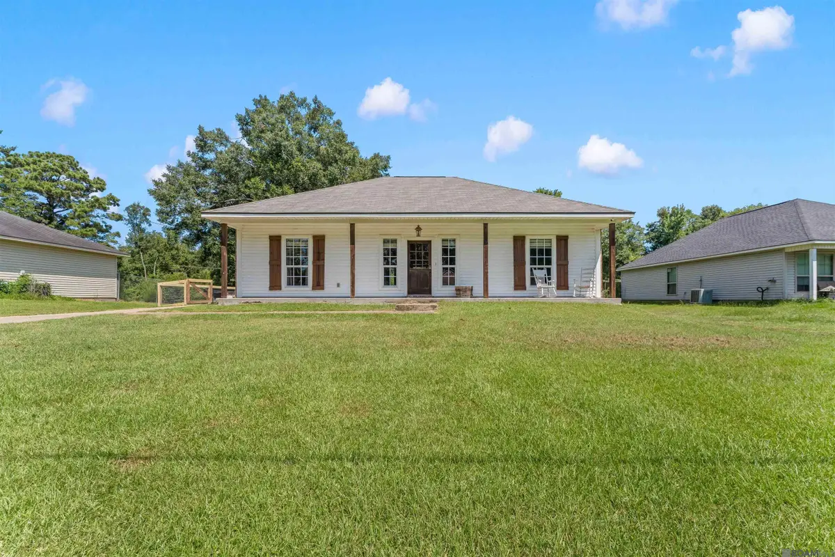 20705 Vincent Acres Cir, Denham Springs, LA 70726 - #1