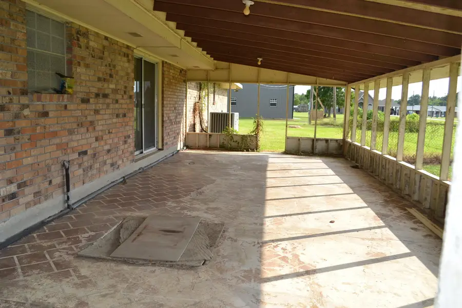 164 W 33rd St, Larose, LA 70373 - #3